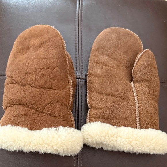 Cozy Brown Mittens with Cream Trim - Picture 3 of 4